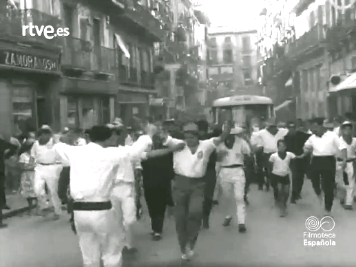 Encierro de la Villavesa 1962. Pamplona, calle Chapitela.